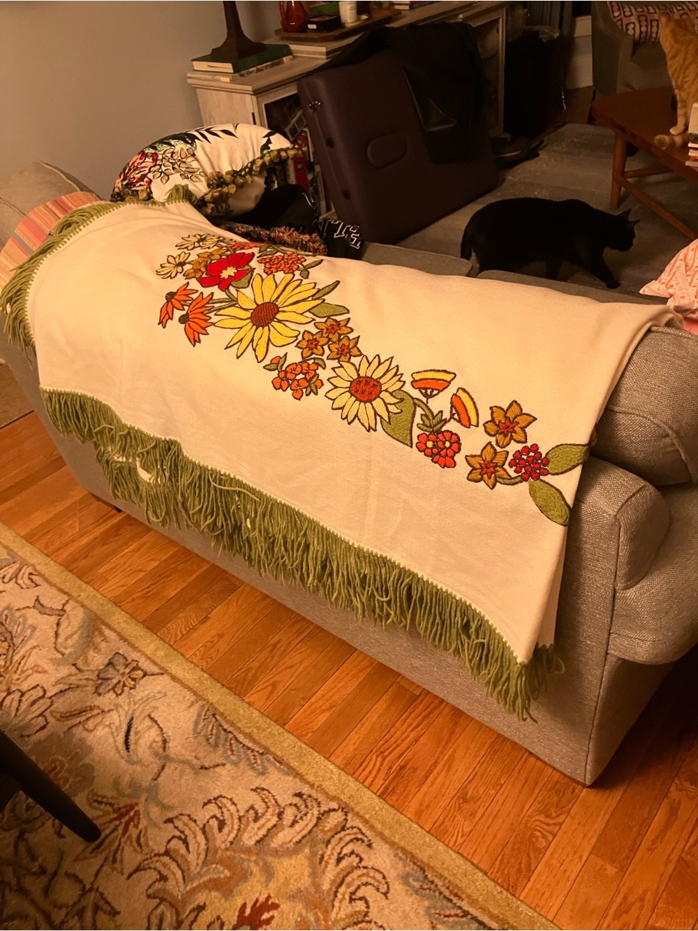 Crewel Embroidery Vintage Tablecloth/ Throw Blanket 65x51 inches - Picture 2 of 2